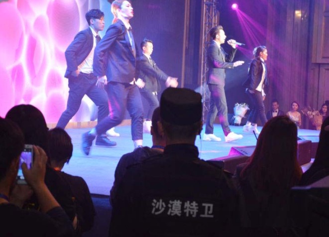 巨星費(fèi)翔、韓庚來(lái)疆